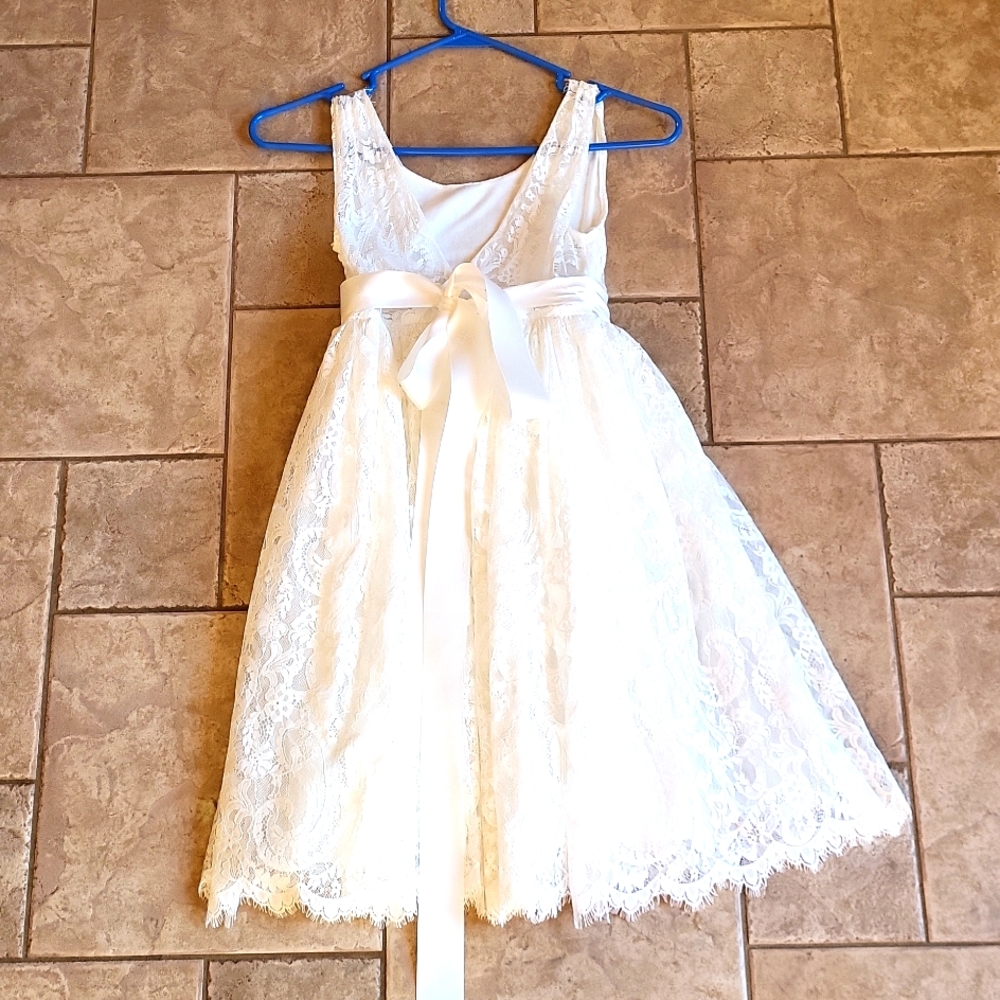 White Lace Girl's Flower Girl or Communion Dress Size 8-10